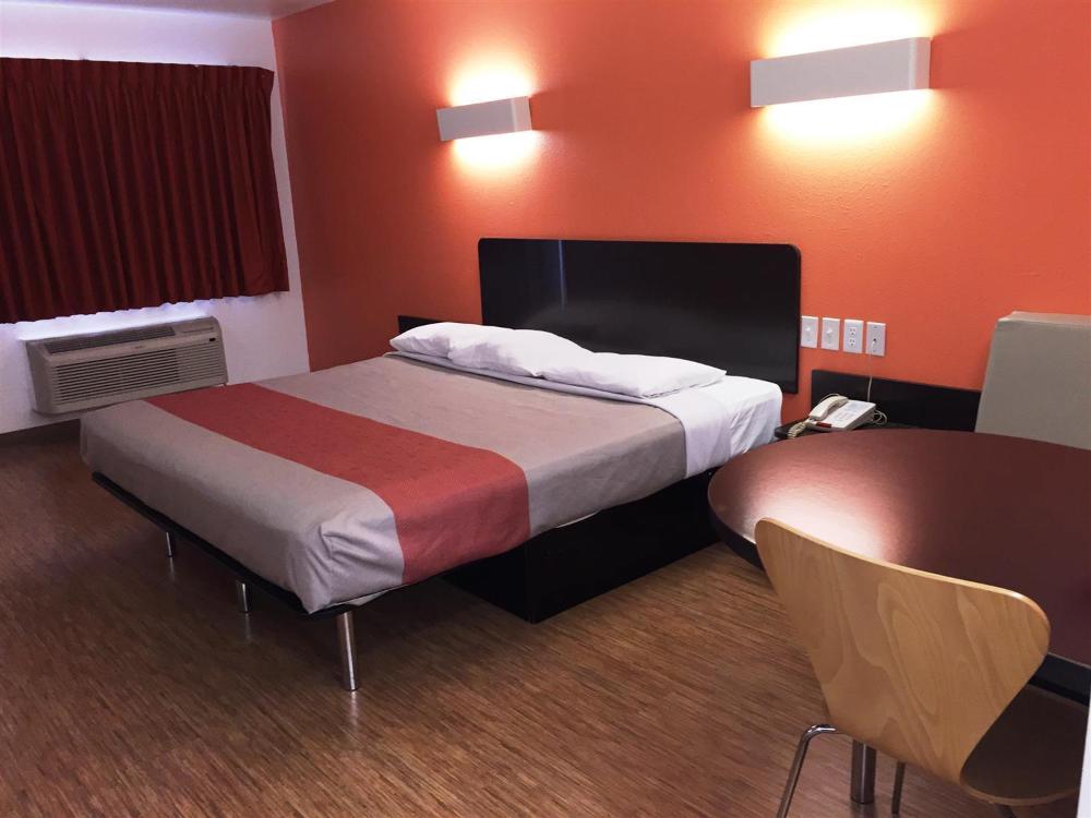 King Room - Smoking interior